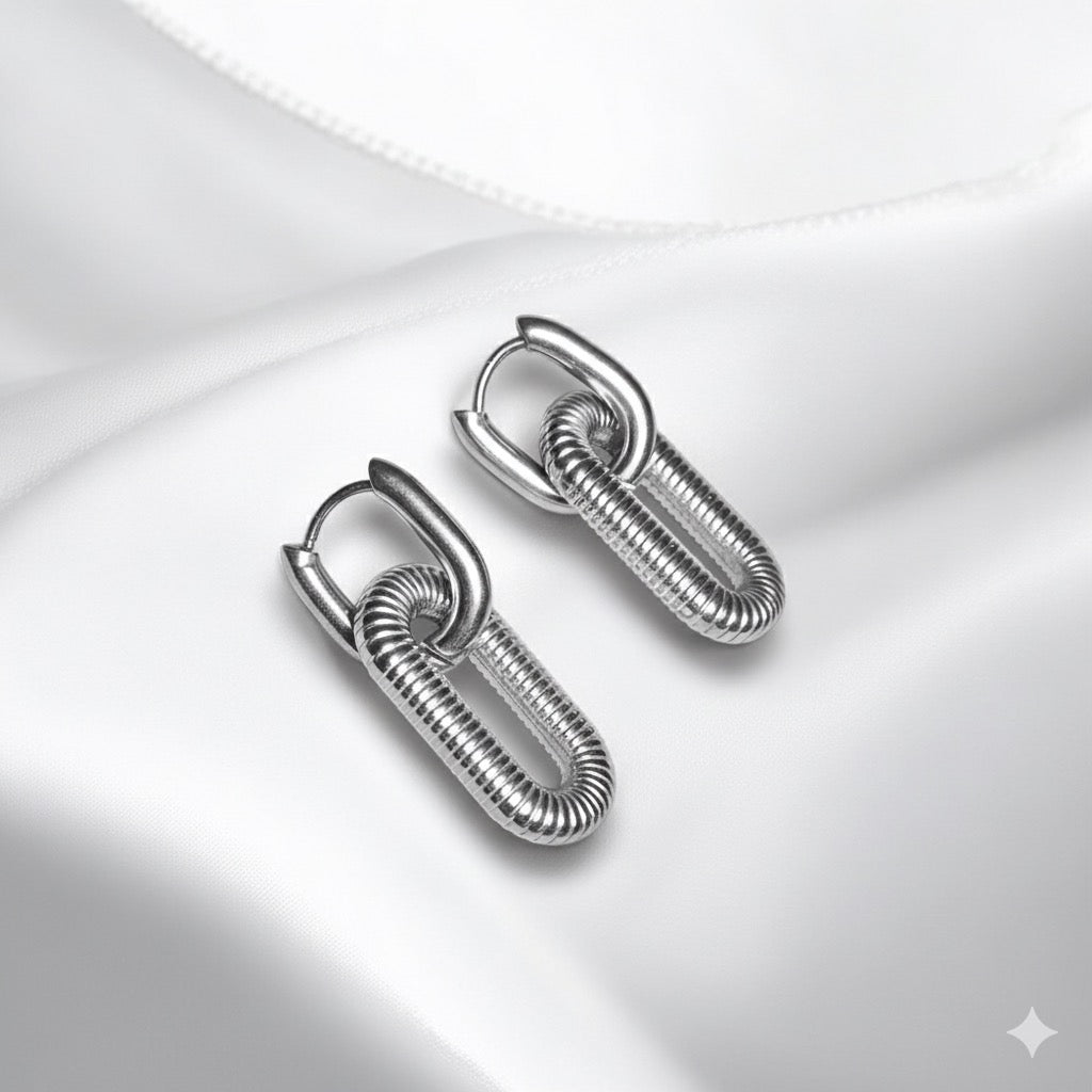 Aretes Dorados Con Diseño De Cadena Gruesa Moderna | Luna Bella Joyería