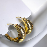 Aretes Aros de Acero Inoxidable Dorados con Diseño Texturizado | Luna Bella Joyería