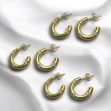 Aretes Dorados con Incrustaciones de Zirconia y Diseño Hoop Elegante | Luna bella Joyería