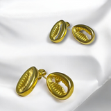 Aretes Dorados con Diseño de Caracol Cowrie | Luna Bella Joyería