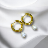 Aretes Dorados Con Dije De Perla Irregular | Luna Bella Joyería