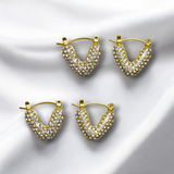 Aretes Dorados En Forma De V Con Zirconias | Luna Bella Joyería