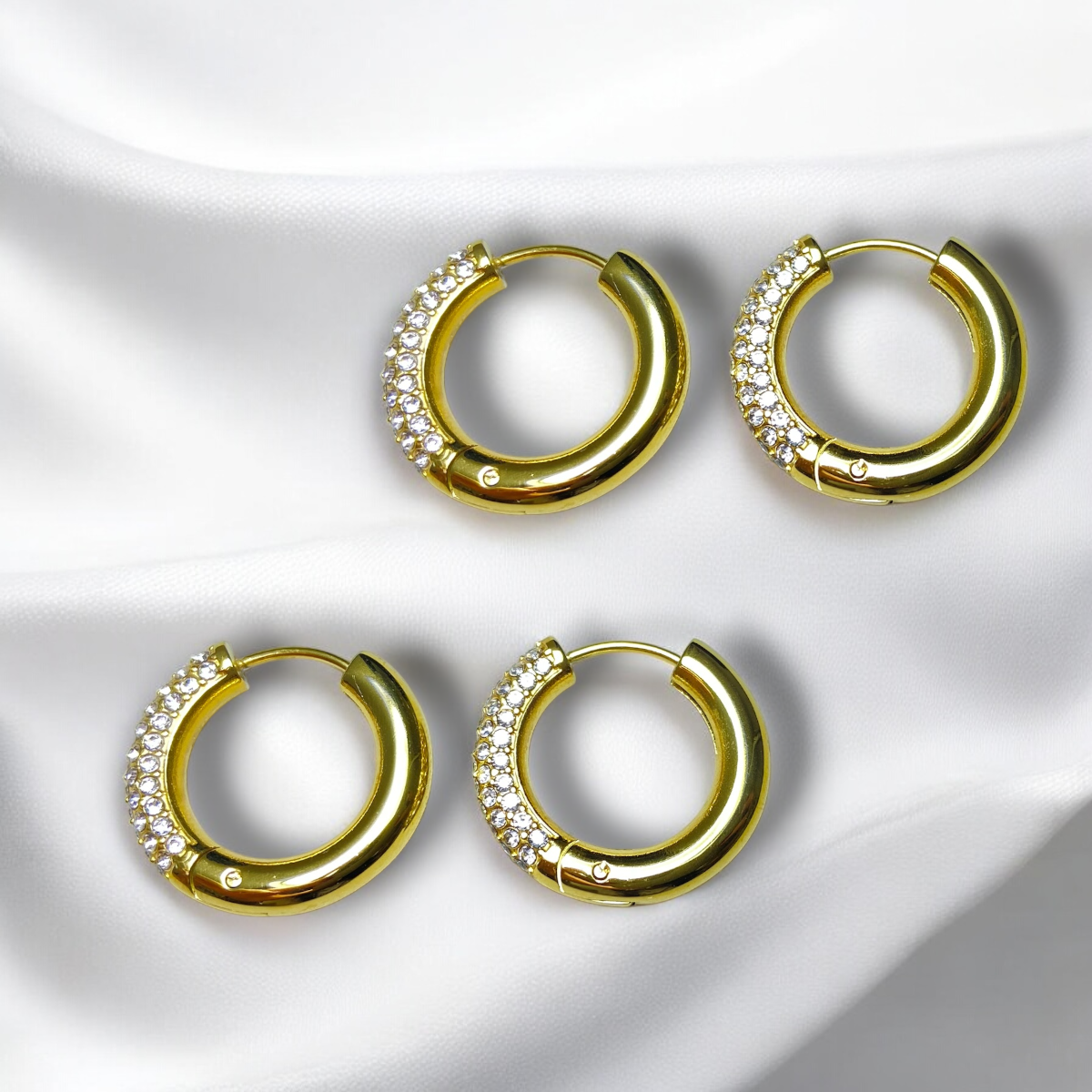 Aretes Tipo Aro Con Zirconias En Media Luna | Luna Bella Joyería