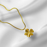 Collar Dorado con Dije de Flor Texturizada | Luna Bella Joyería