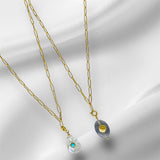 Collar Dorado con Dije de Piedra Natural Transparente | Luna Bella Joyería