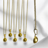 Collar Dorado con Dije Esfera Pulida | Luna Bella Joyería