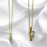 Collar Letra en Acero Dorado | Luna Bella Joyería
