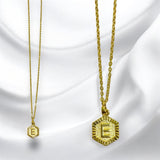Collar Inicial Hexagonal Dorado | Luna Bella Joyería