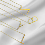 Collar Inicial Letra Geométrica Dorado | Luna Bella Joyería