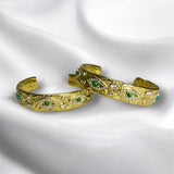 Pulsera Dorada con Incrustaciones Verdes | Luna Bella Joyería