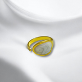 Anillo Ajustable Dorado de Acero Inoxidable con Piedra Marmoleada | Luna Bella Joyería